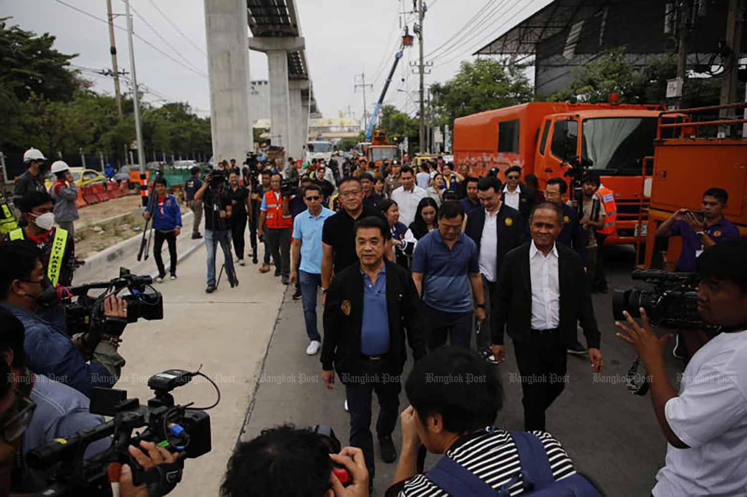 В обрушении рельсов Pink Line обвиняют просыпанный краном грунт