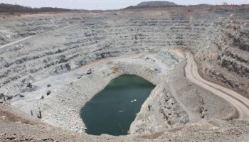 Золотодобытчику Akara Resources предъявлено обвинение в предполагаемом посягательстве