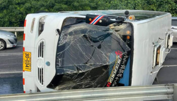 17 туристов пострадали при опрокидывании автобуса на Пхукете