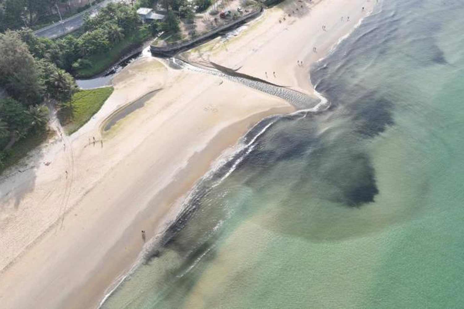 Власти говорят, что "загрязненная" вода Пхукета - это просто осадок