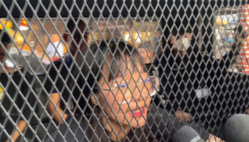 Кортеж протестующего дуэта арестован