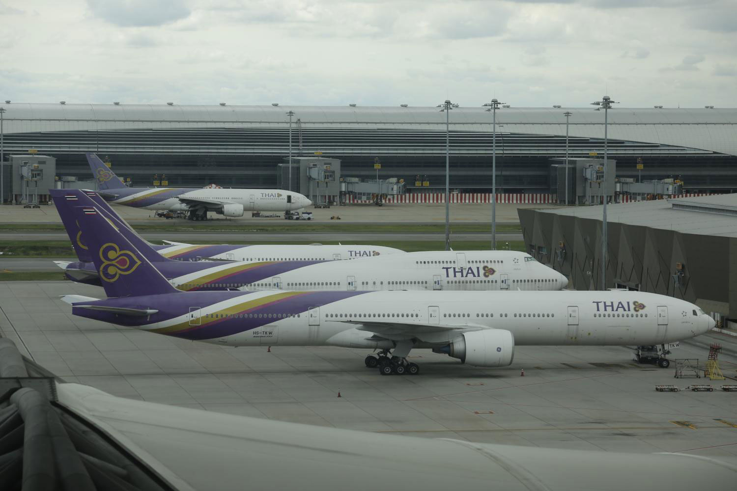 По словам министра транспорта, обслуживание в аэропорту Thai Airways неаккуратное
