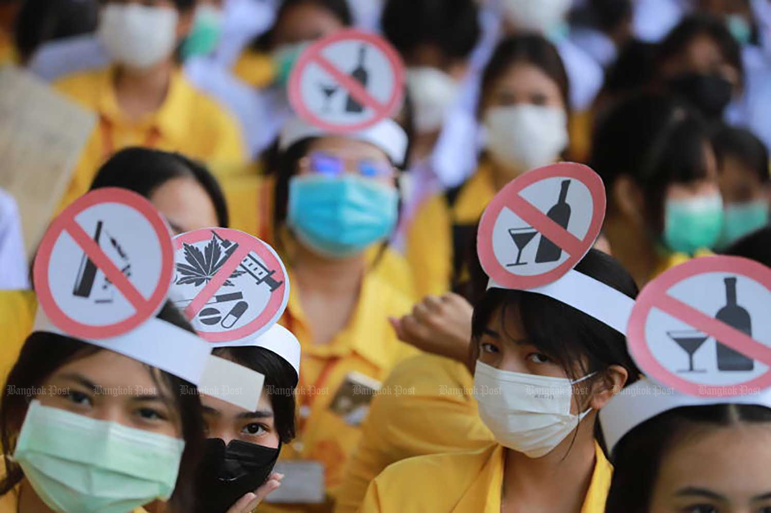 Таксист из Патонга оштрафован за танцы туриста на крыше тук-тука