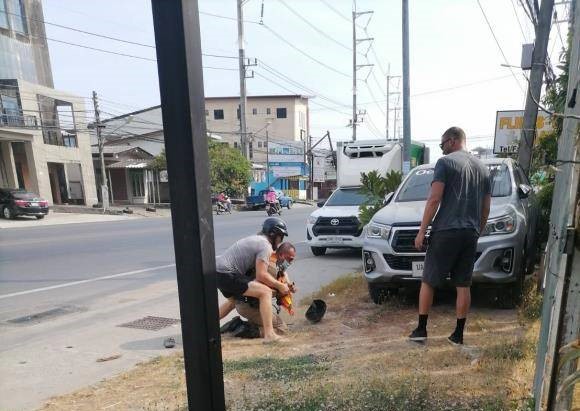 2 новозеландцам запрещен въезд в Таиланд после нападения на полицейского на Пхукете