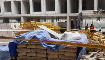 Женщина погибла в результате падения мешков с цементом