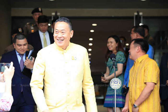 Сретта может встретиться с Таксином в Чиангмае