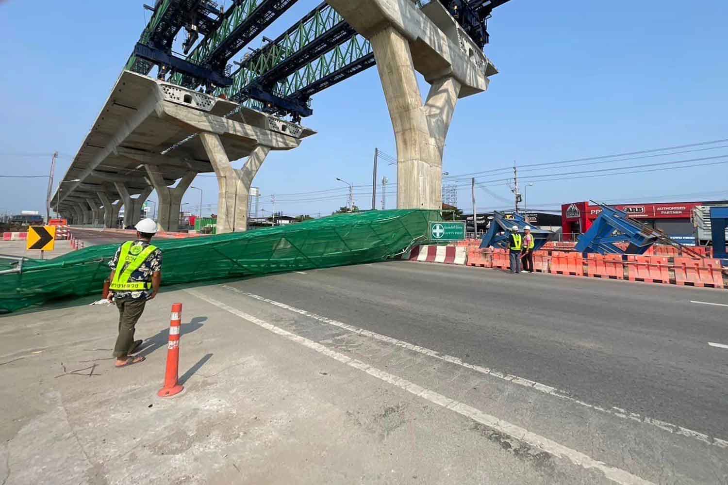 Приказано провести оперативное расследование по факту обрушения строительных лесов на дороге Рама II