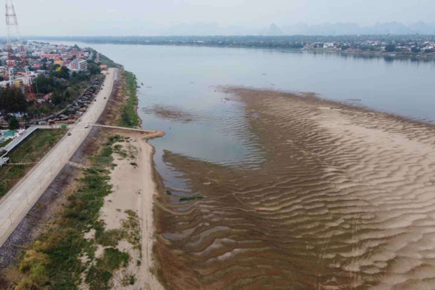 Провинции подняты по тревоге после утечки кислоты в реку из Лаоса