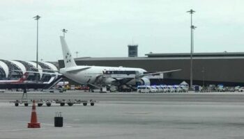 Аварийная посадка "Сингапурских авиалиний" унесла жизнь одного человека, 30 получили ранения