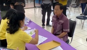 Бывший премьер-министр Сомчай Вонгсават ошеломил своей кандидатурой в сенат