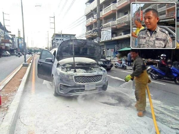 Возгорание автомобиля создало пробку возле рынка Буффало в Южной Паттайе