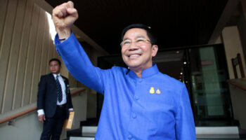 Возмущенный Пичит уходит в отставку с поста министра в кабинете премьер-министра