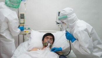 Врач предупреждает о резком росте числа случаев заражения Covid-инфекциями, более 18 000 случаев ежедневно