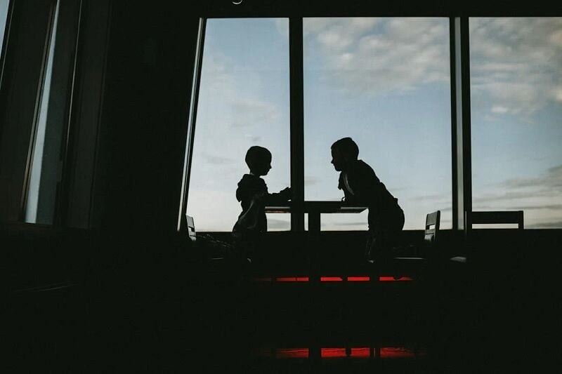 Директор школы отстранен от должности после обвинений в торговле детьми в Кхонкане