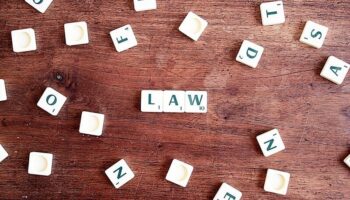 Министр обороны рассматривает возможность пересмотра закона после насилия на юге страны