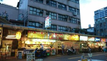 Разоблачен подпольный секс-бар: арестованы 24 тайские женщины