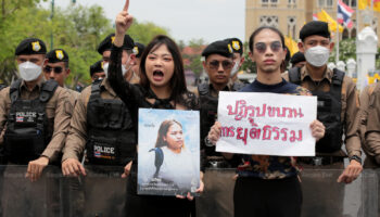 Соратники покойного активиста протестуют у Дома правительства