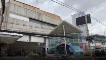 Универмаг Fairyland в Накхонсаване выставлен на продажу