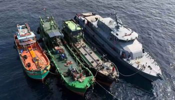 11 членов экипажа сдались в плен по делу о контрабанде нефти