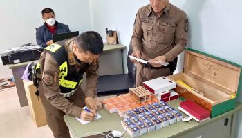 3 китайца были арестованы с 2000 сим-картами недалеко от границы