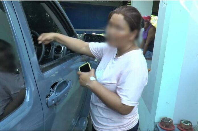 Беспорядки в Бурираме: водитель микроавтобуса напал на женщину во время школьной пробежки