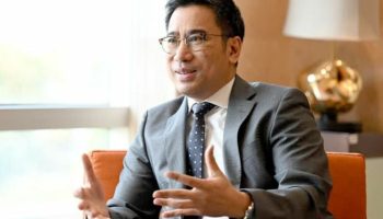 Бот выступает против схемы раздачи наличных и призывает помогать нуждающимся