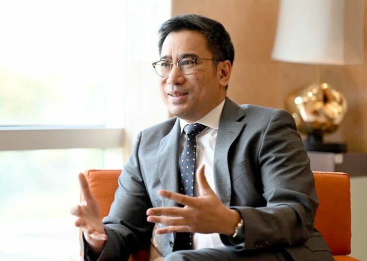 Бот выступает против схемы раздачи наличных и призывает помогать нуждающимся