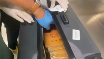 В аэропорту задержаны контрабандисты с 14 кг героина