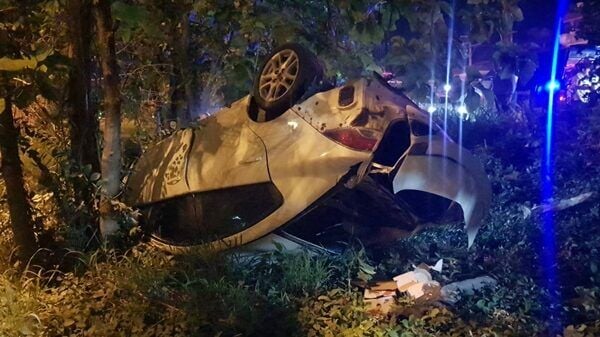 В результате автокатастрофы в Чонбури водитель получил тяжелые травмы