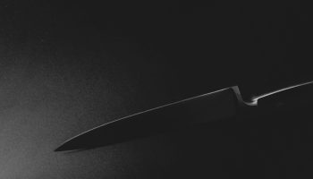 Велосипедный раж: 71-летний инвалид с ампутированной конечностью наносит удар преследователю в Банг Паконге