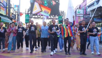 Губернатор и мэр Патонга возглавили Pride Parade на Пхукете