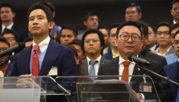 Движение вперед проделывает отверстия в корпусе опросного органа