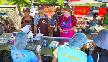 Департамент общественного здравоохранения проверяет безопасность продуктов питания на рынке Паттайи