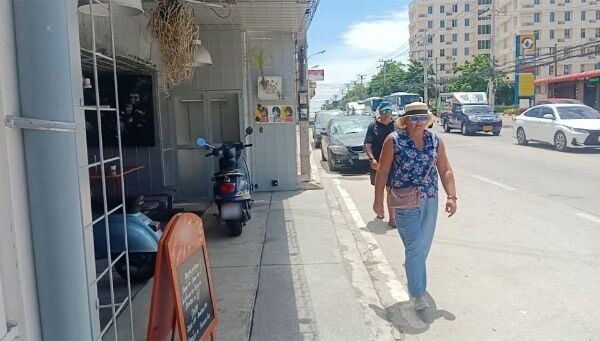 Дорожная стена в Паттайе подвергает пешеходов опасности