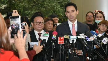 Еврокомиссия усиливает юридический нажим на роспуск оппозиционной партии "Движение вперед"