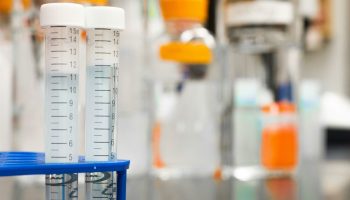 Заменитель сахара ксилит связан с повышенным риском сердечного приступа и инсульта