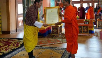 Король Бутана присвоил 7 почетных тайских степеней