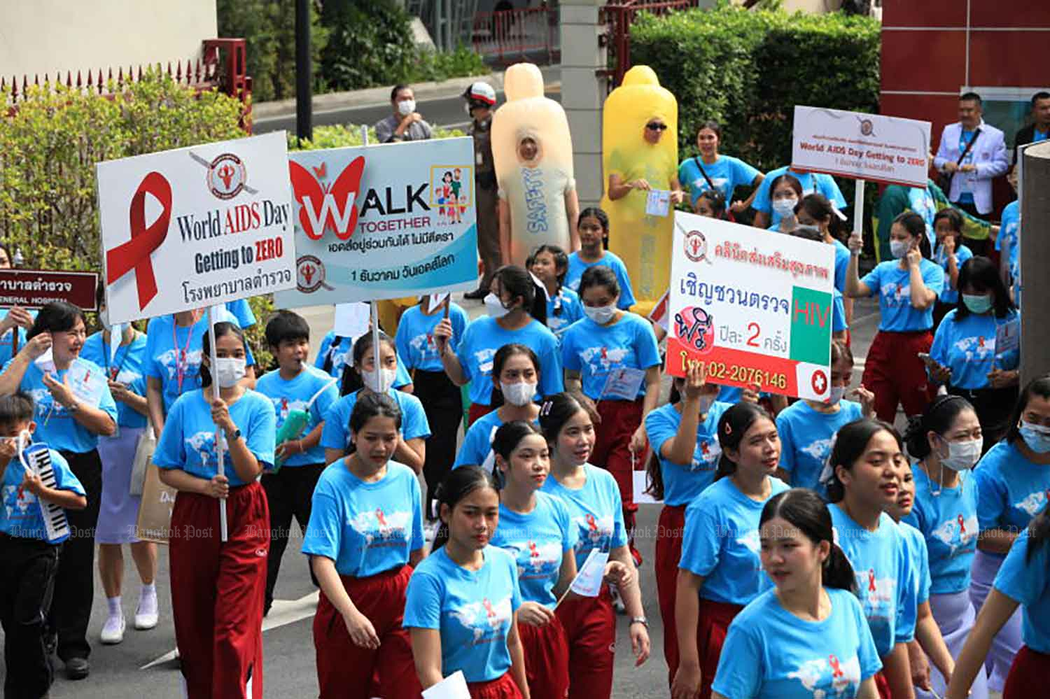 Молодые люди, инфицированные ВИЧ, по-прежнему подвергаются стигматизации