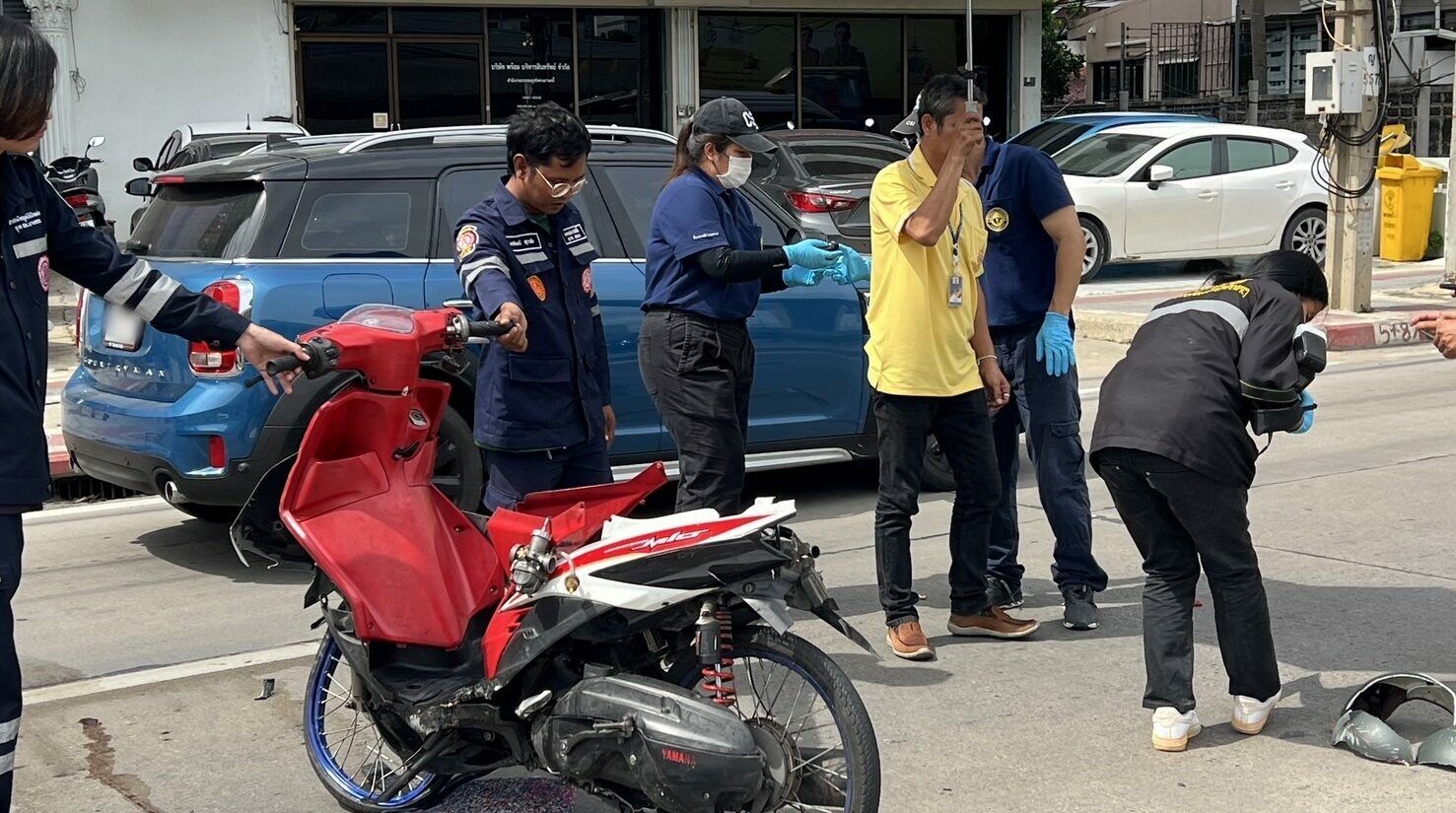 Мотоциклист погиб в ДТП в Нонтхабури с шестиколесным грузовиком