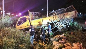 На дороге Чонбури лопнула шина грузовика, один человек погиб, пятеро получили ранения