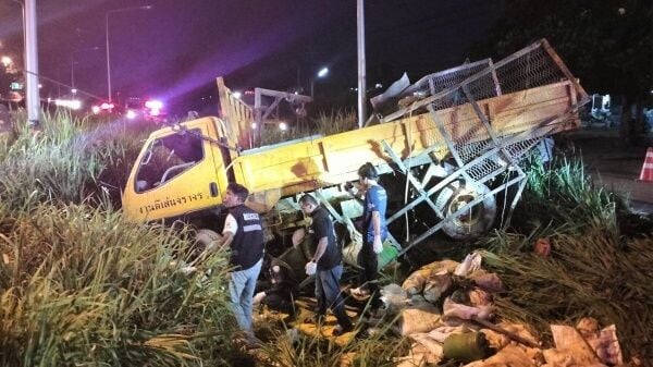 На дороге Чонбури лопнула шина грузовика, один человек погиб, пятеро получили ранения