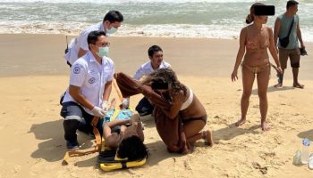 На Пхукете госпитализировали попавших в отбойное течение туристов