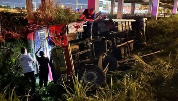 Недалеко от Аюттхаи взорвалась шина на заводском рейсовом автобусе, в результате чего 16 человек получили ранения