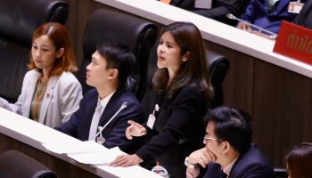 Оппозиция задает вопросы о пиар-бюджете в 3 миллиарда долларов