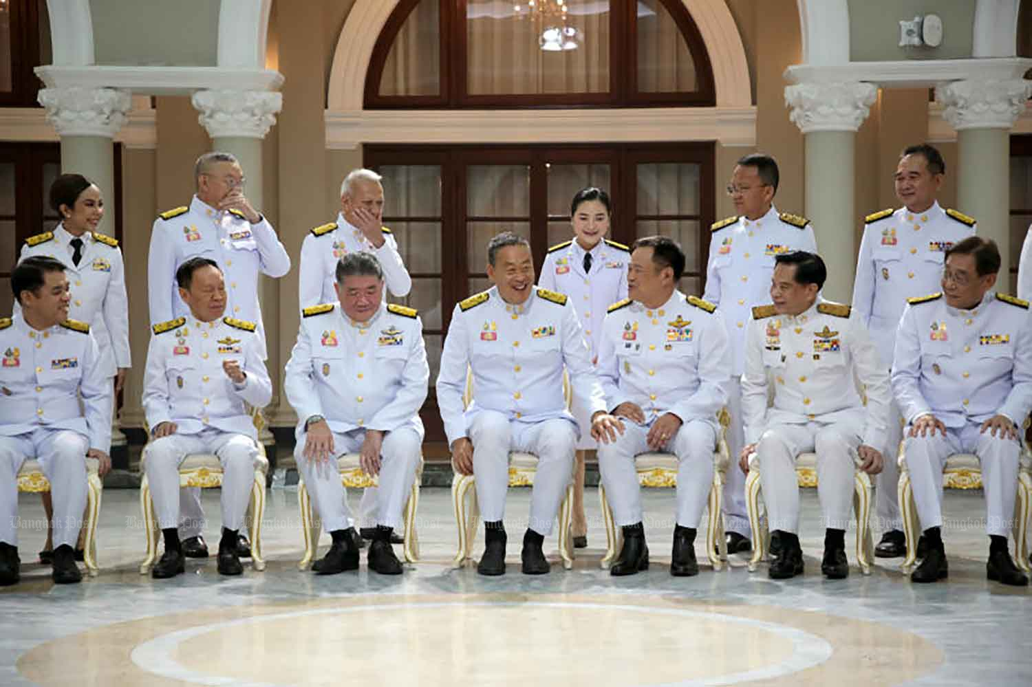 Опрос: Две трети тайцев недовольны работой правительства