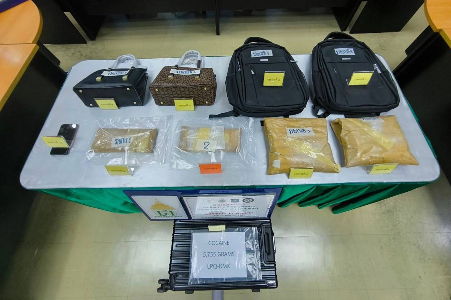 Пассажиру предъявлено обвинение после изъятия кокаина в аэропорту Донмыанг