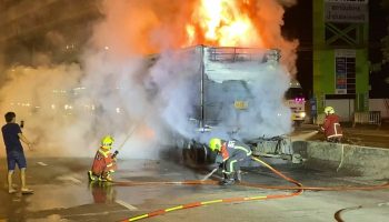 Пожар грузовика возле заправочной станции вызвал серьезные сбои в работе в Бангкоке