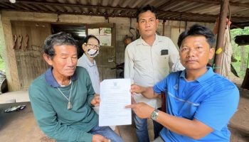 Пожилой мужчина задолжал 20 миллионов бат после обмана работодателя