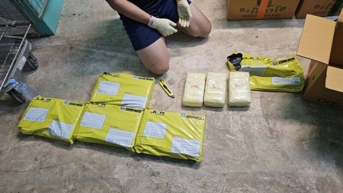 Полиция арестовала двоих в Чианграе за контрабанду метамфетамина в авокадо