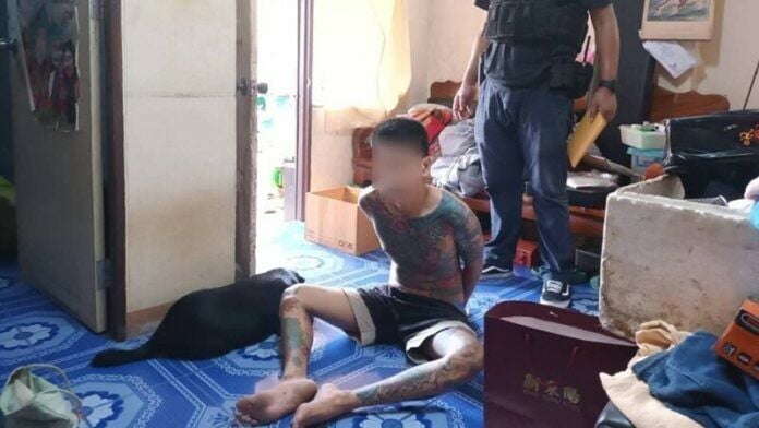 Полиция Бангкока арестовала мужчину за продажу модифицированного холостого оружия